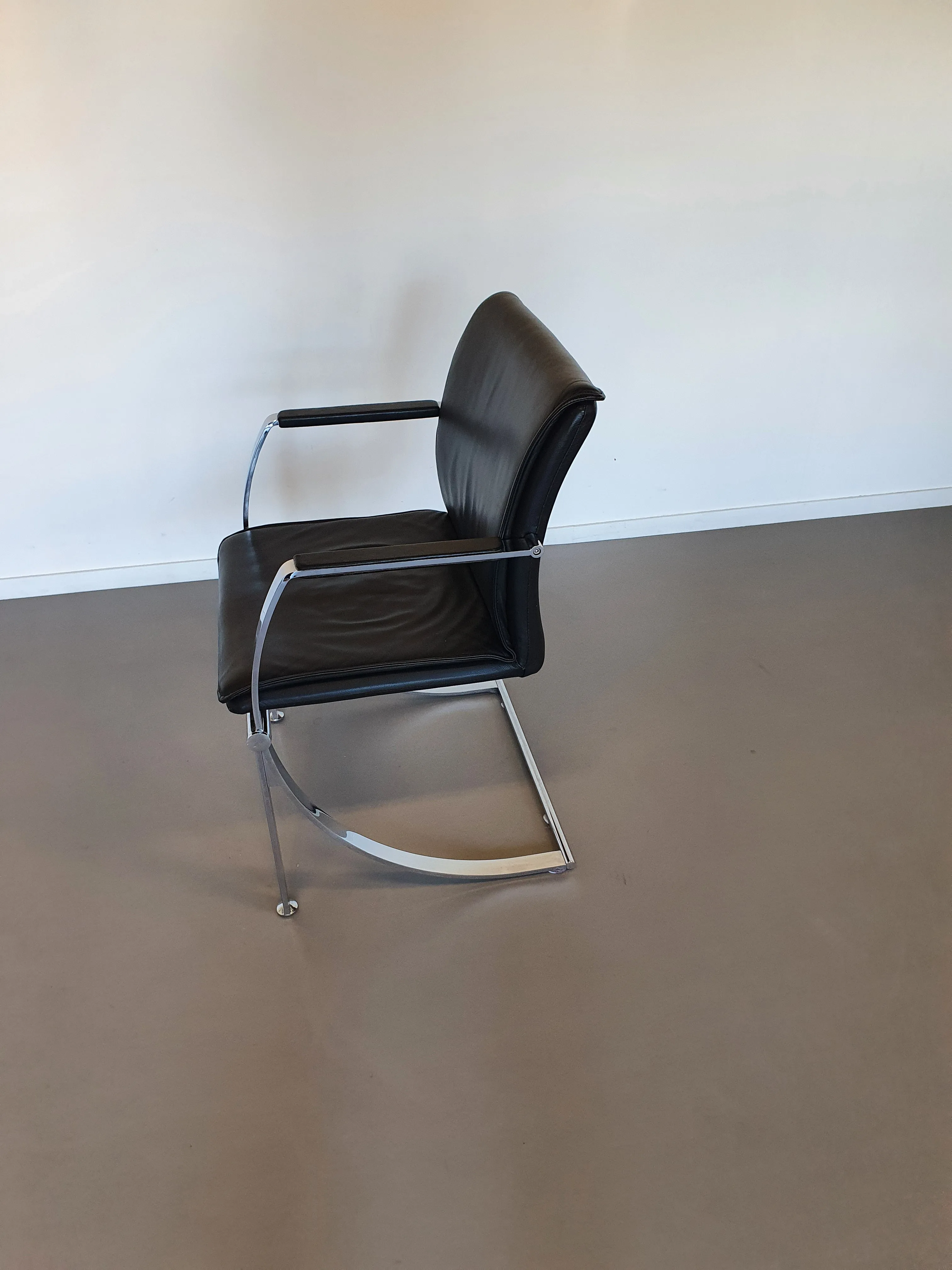 4 x Casala conference chair / black leather / chromen steel 1980s
