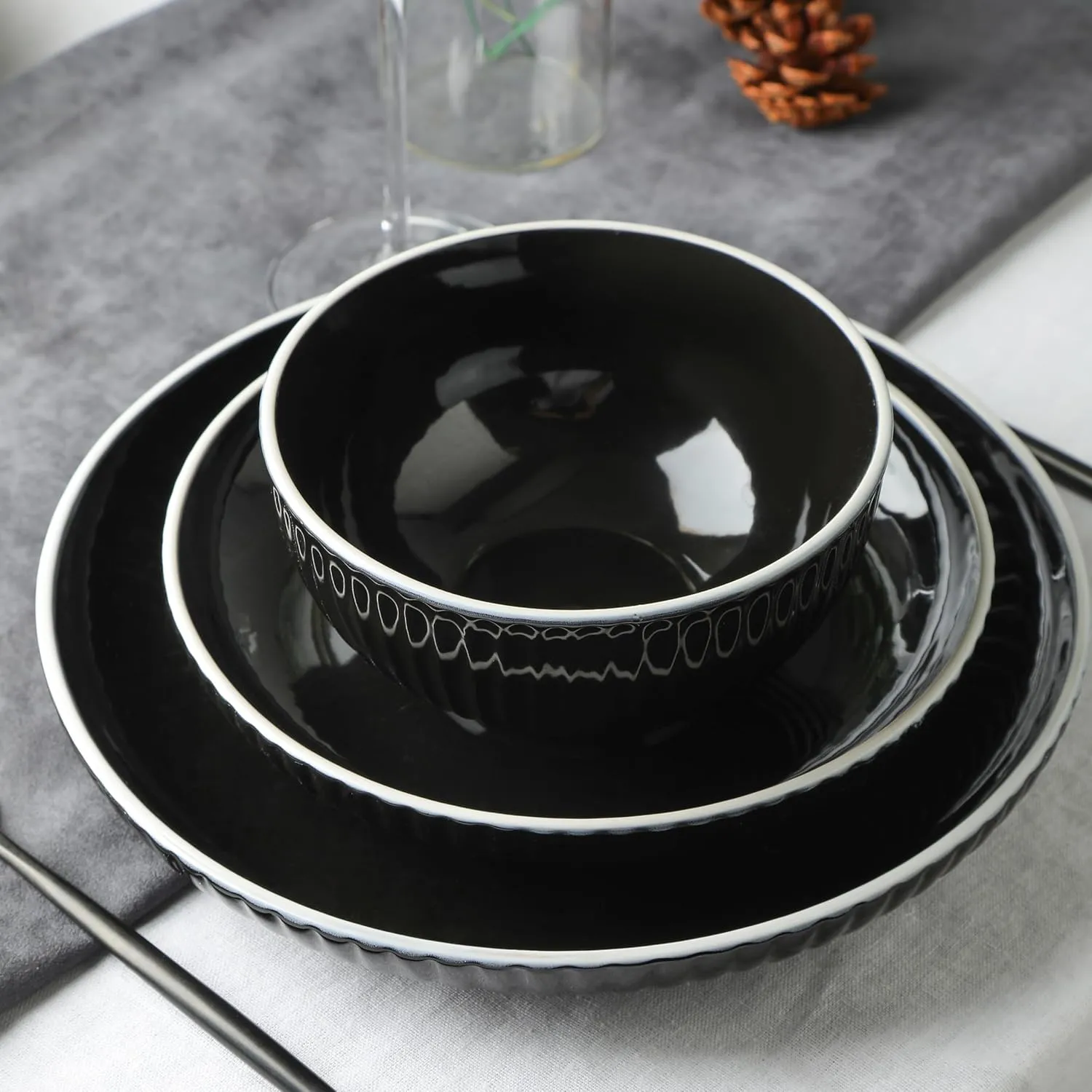 Christian Siriano Lustra Modern 32-Piece Stoneware Dinnerware Set, Plates and Bowls Set, Dinner and Salad Plates, Ramen Bowls, Dishes for 8, Black