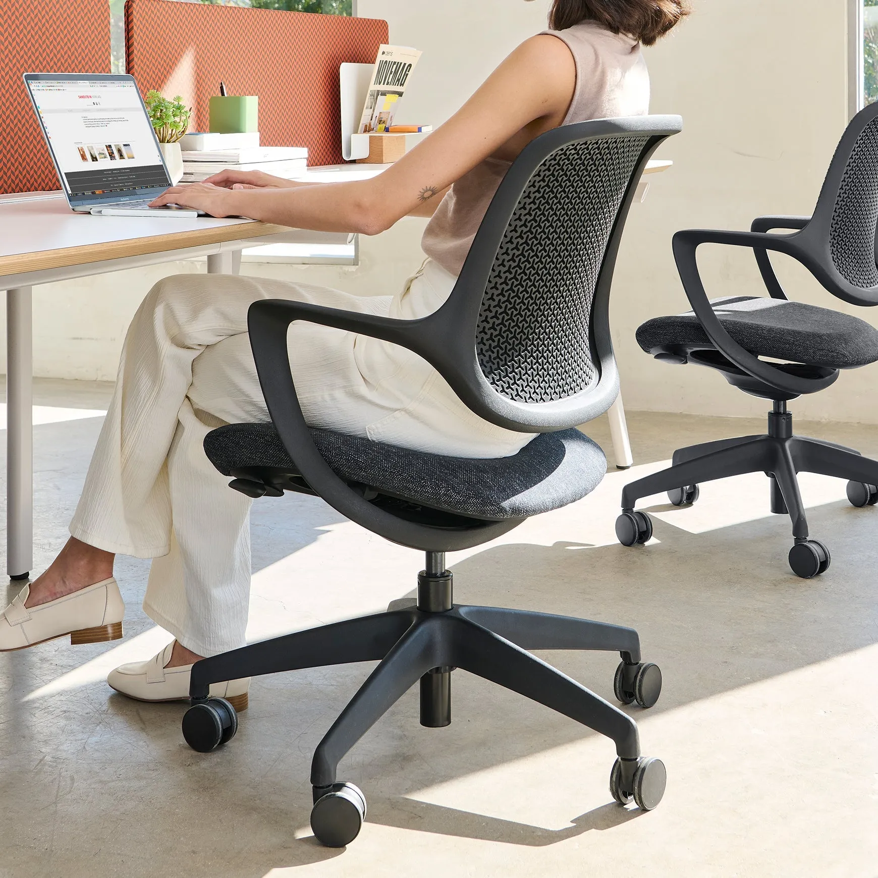 Desky Evoque Low Back Office Chair