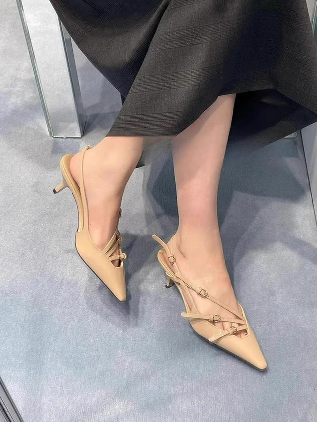 Divanne Slingback Heels for Women, Pointed Toe Kitten Heels Pumps Multi-Buckle Sling Back Shoes Low Heel Sandals Evening Party Wedding Shoes