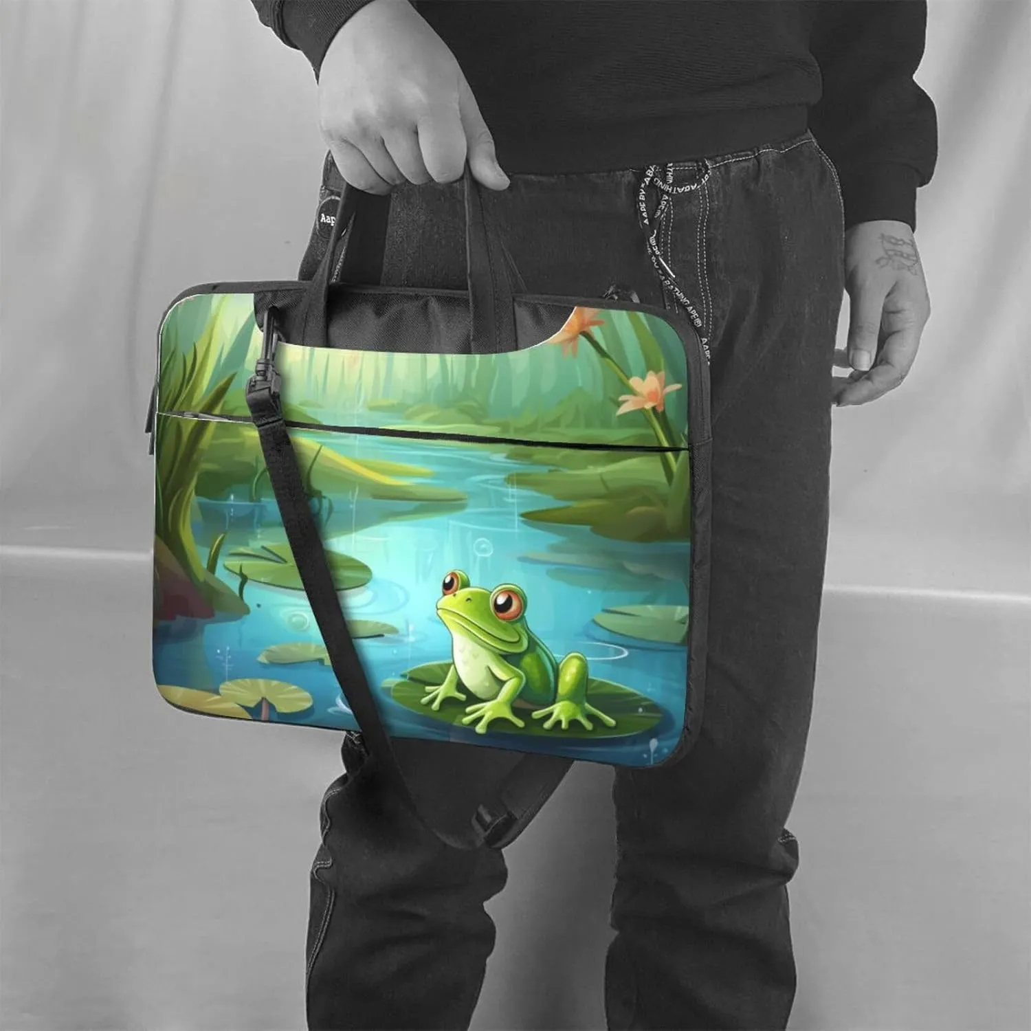 Frog in a pond Laptop Shoulder Bag Portable Laptop Bag Laptop Case Crossbody Briefcase w/Strap Handle
