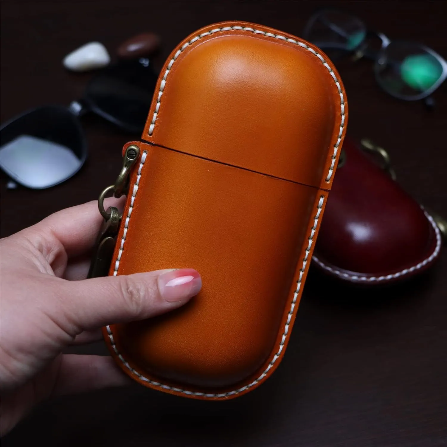 Handmade Leather Eyeglass Case Hard Shell Retro Men And Women Sunglasses Nearsighted Glasses Hooks Protection Box