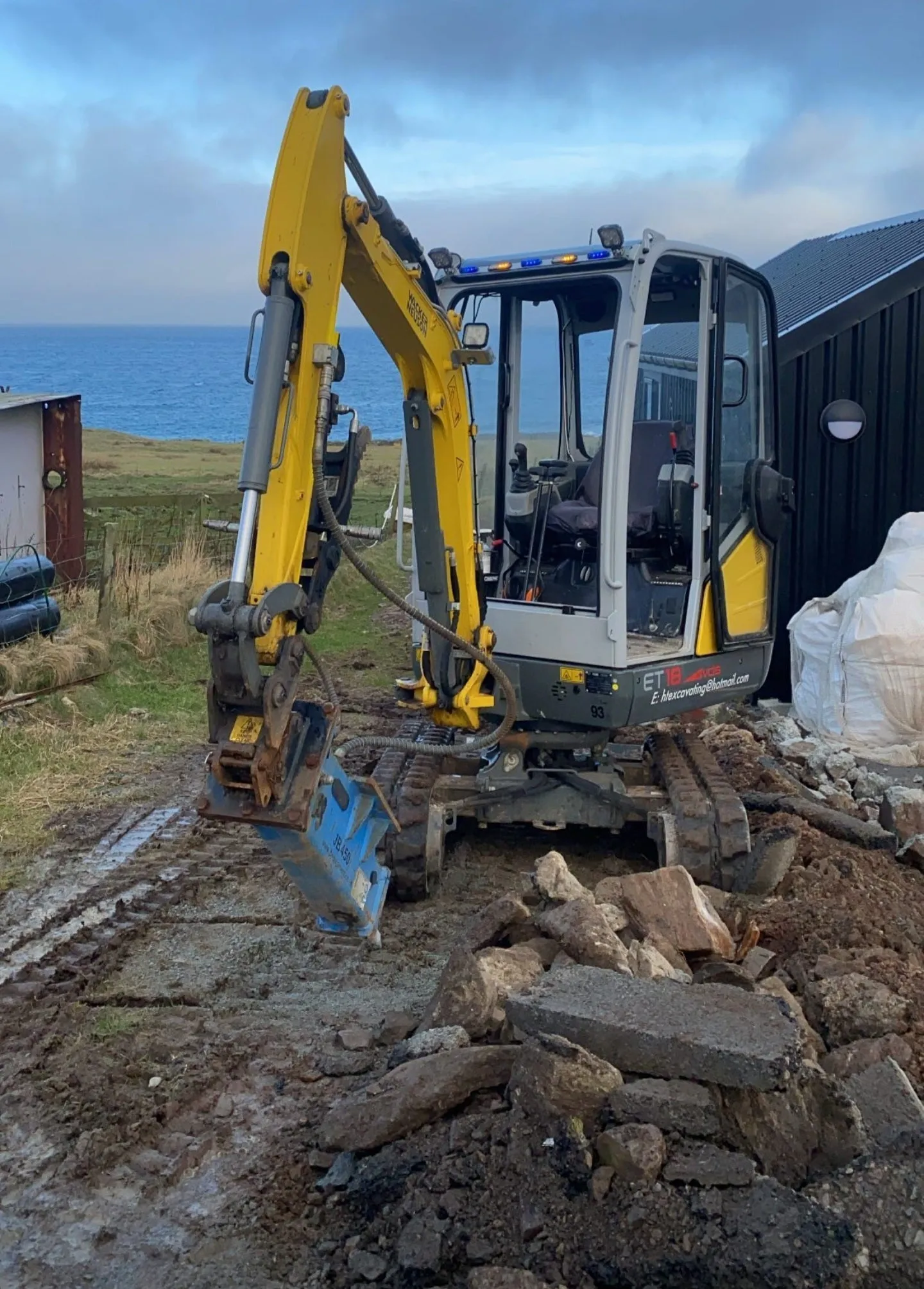 JB450 Hydraulic Mini Excavator Breaker - 1.2 to 3 Tonne
