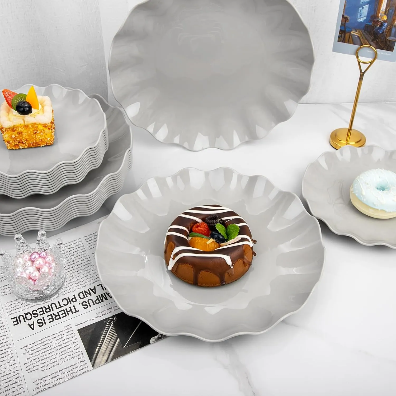 LIYH 24 Pcs Plastic Grey Scalloped Plates Reusable, Unbreakable Dinner Plate and Salad Plate, Dishwasher Safe Outside Plates for Parties, Picnics 12 Guests