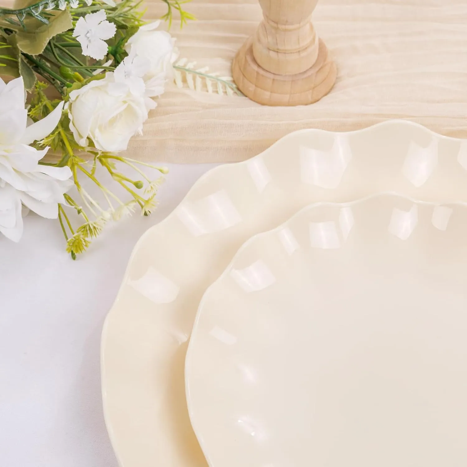 LIYH 24pcs Plastic Plates Reusable,Unbreakable Dinner Plates, Scalloped Plastic Plates, Dishwasher Safe,Ivory Plate Sets Perfect for Parties, Birthday, Picnics, BPA Free(12Guests)