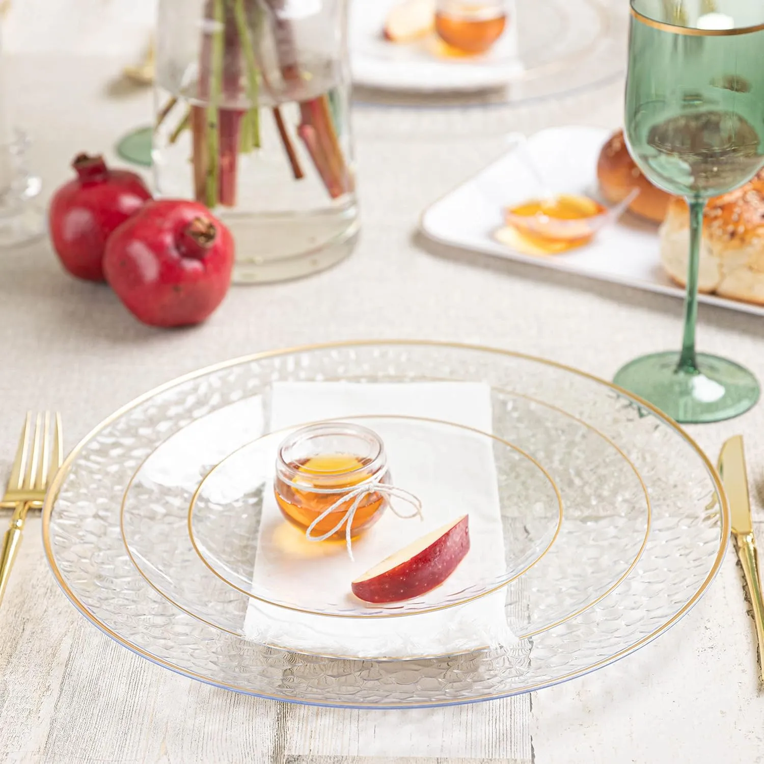 PLASTICPRO 30 Pack Hammered Plastic Plates Heavyweight Disposable Plastic Plates Elegant Clear Hammered Rim Platsic Party Dishes (Hamered Clear With Gold Rim, 7'' INCH PLATES)