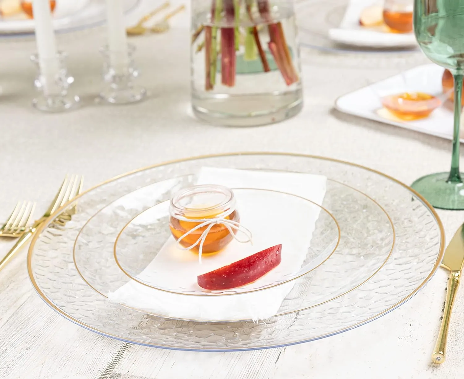 PLASTICPRO 30 Pack Hammered Plastic Plates Heavyweight Disposable Plastic Plates Elegant Clear Hammered Rim Platsic Party Dishes (Hamered Clear With Gold Rim, 7'' INCH PLATES)