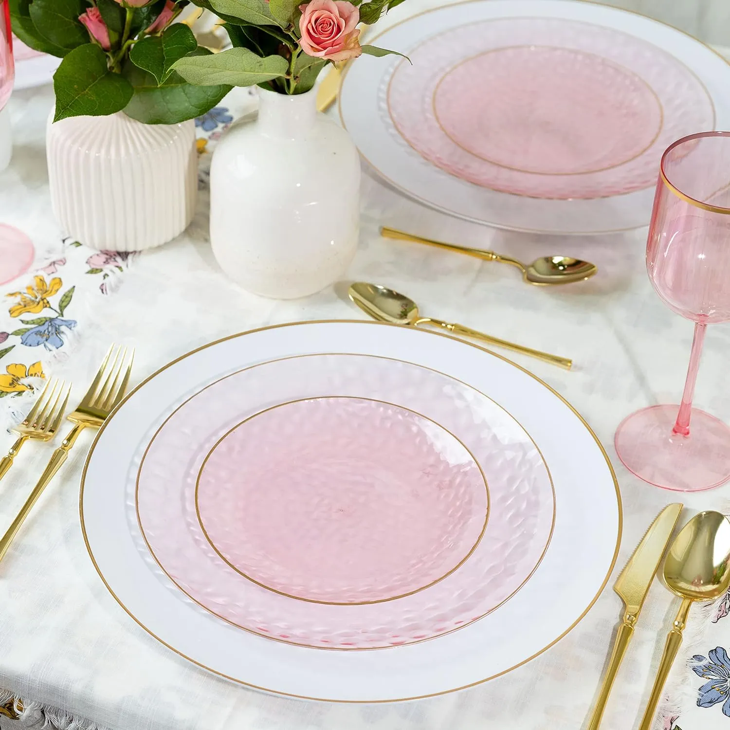 PLASTICPRO 30 Pack Hammered Plastic Plates Heavyweight Disposable Plastic Plates Elegant Clear Rim Platsic Party Dishes (Hammered Pink With Gold Rim, 7'' INCH PLATES)