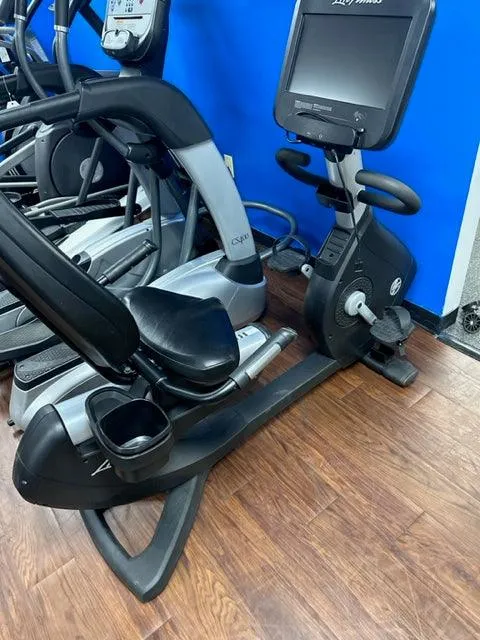 Pre-Owned Life Fitness SE95R Discover Recumbent Bike with 15" Touchscreen