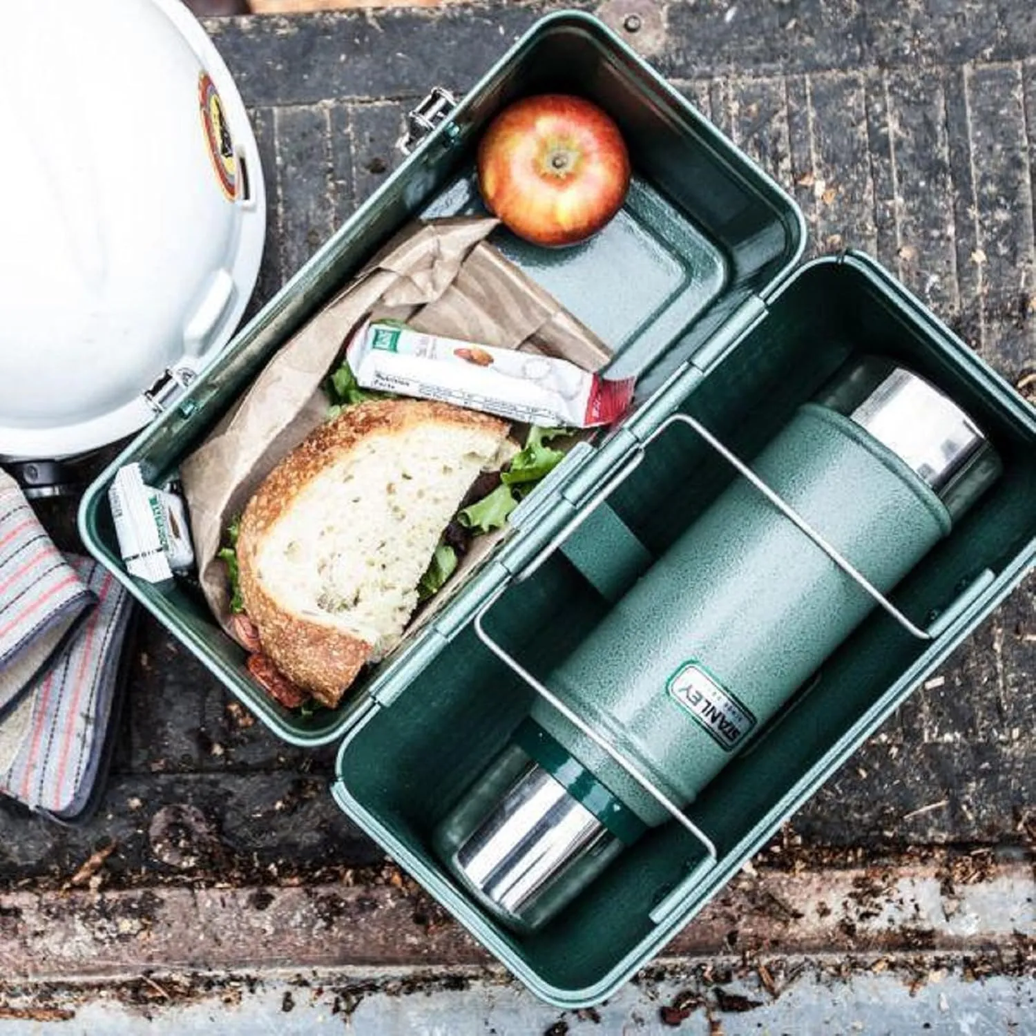 Stanley Classic Lunch Box 10 qt | Vintage Metal Lunchbox | Durable Meal Container with Handle and Latch | Stores Food, Drinks, Thermos, Water Bottle