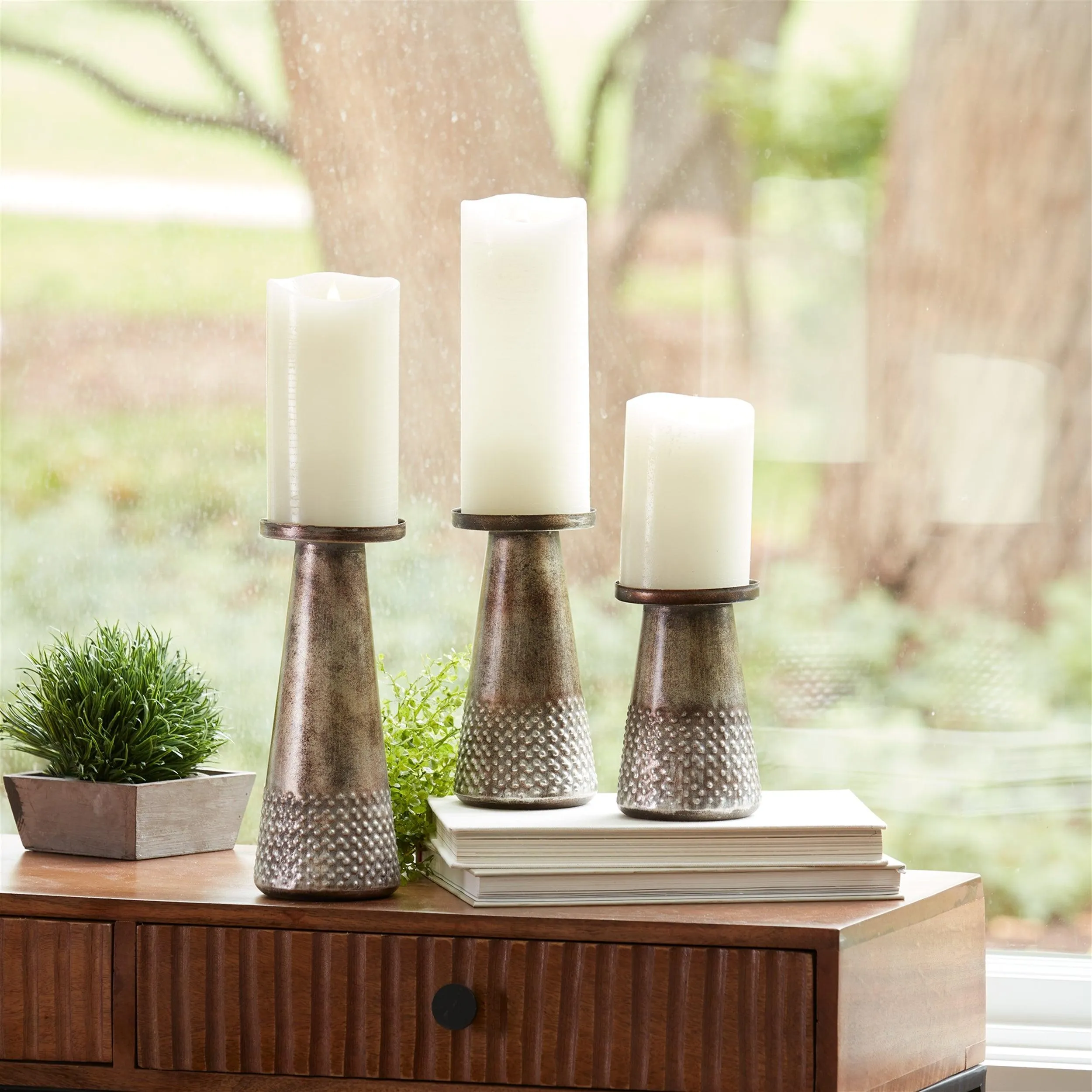 Tapered Metal Candle Holder (Set of 3)
