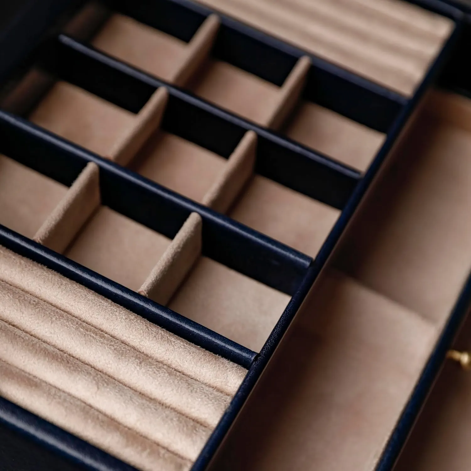 Time Resistance Jewelry Box - Full Grain Leather Jewellery Organizer - Accessories Storage - Key Lock Box for Women (Blue)