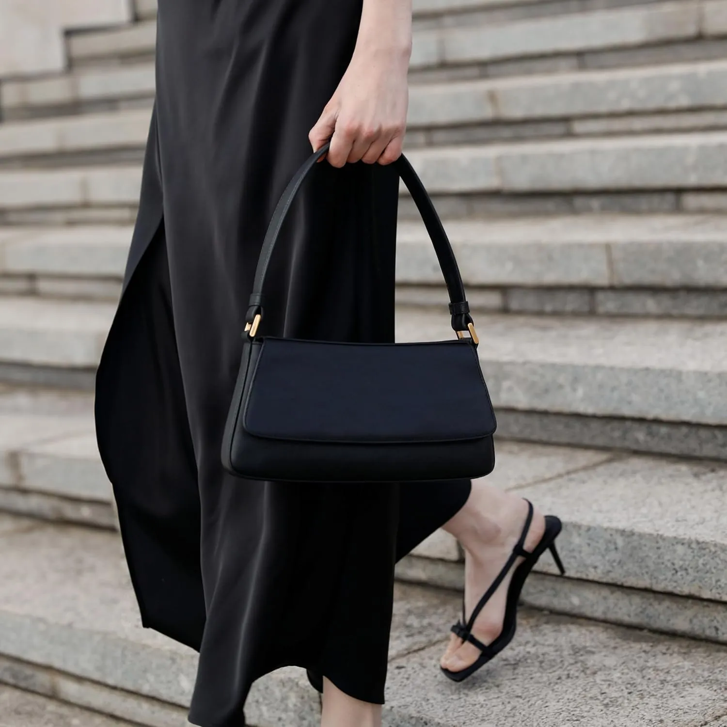 Time Resistance Leather Handbag - Full-Grain Leather Purse for Women - Shoulder Bag Made in Italy