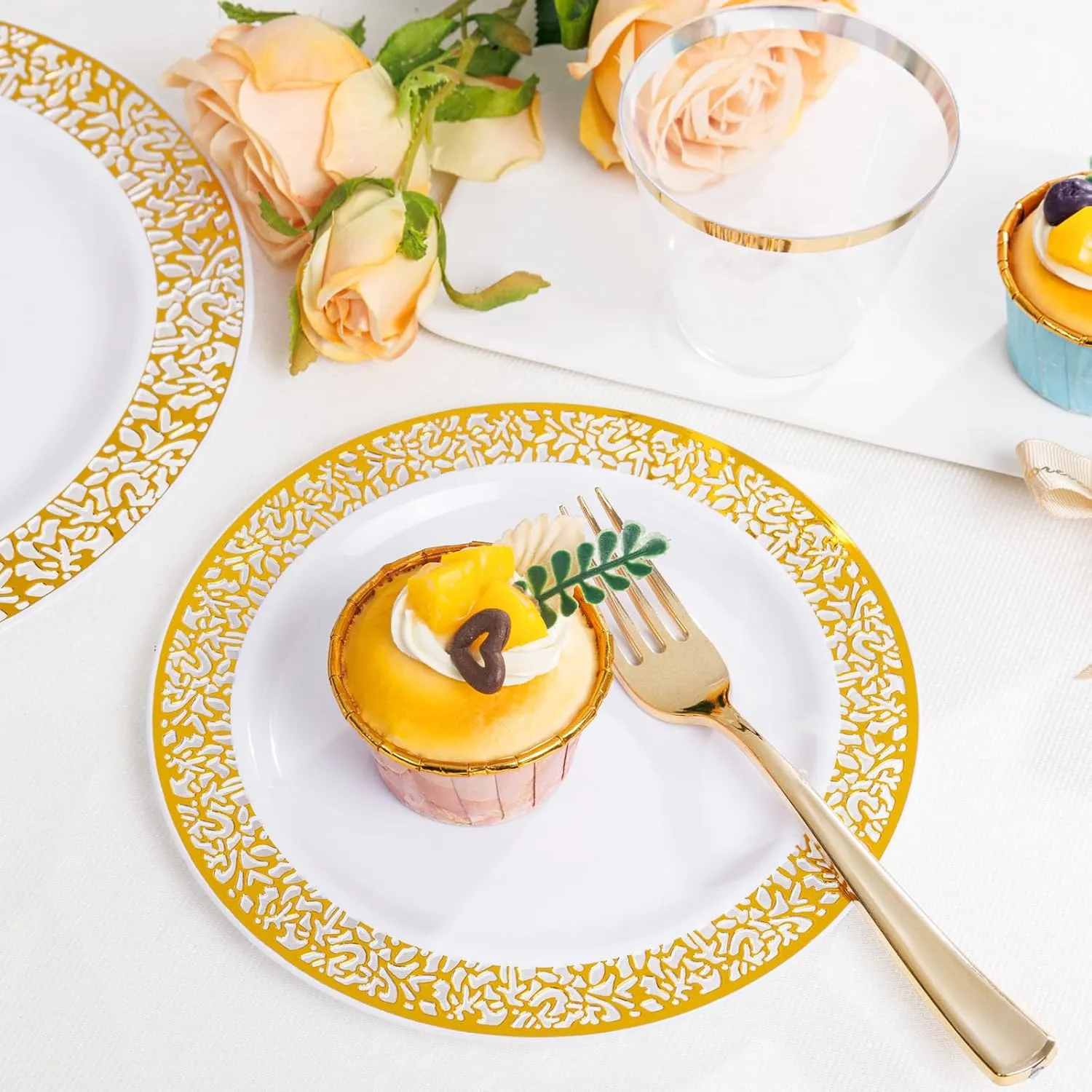 WELLIFE 350 Pieces Gold Plastic Dinnerware, Include:50 Dinner Plates,50 Dessert Plates, 50 Pre Rolled Napkins with Silverware and 50 Cups for Party